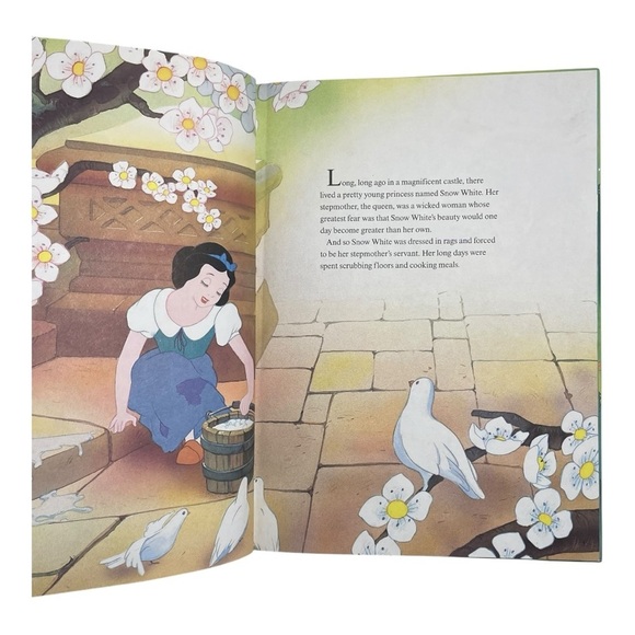 Disney's Snow White and the Seven Dwarfs Book - Picture 5 of 8